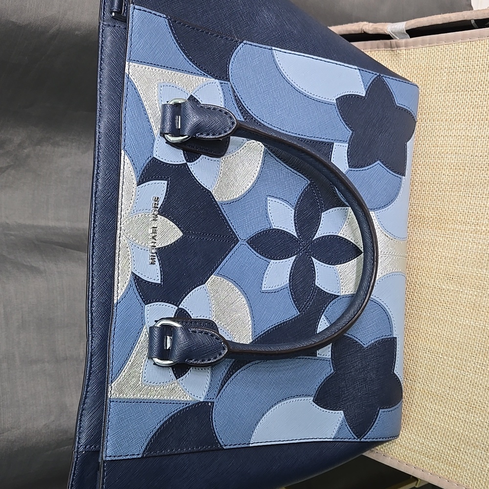 Michael Kors Blue  Patterned Tote EUC - Picture 15 of 16